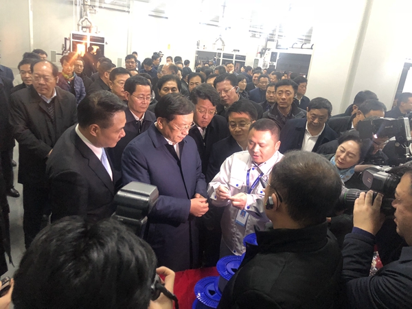 省委常委、市委書記王忠林到濟(jì)南新材料產(chǎn)業(yè)園區(qū)觀摩評(píng)議富通光纖預(yù)制棒（一期）項(xiàng)目