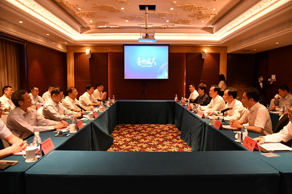 市中區(qū)政府、中國(guó)鐵塔山東省分公司、山東三箭集團(tuán)舉行項(xiàng)目合作簽約儀式