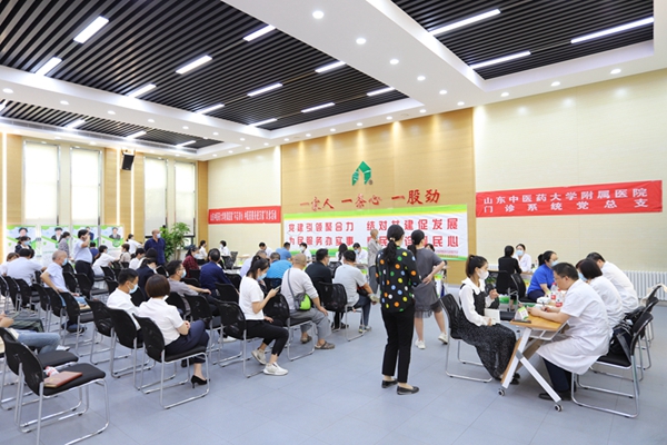 黨建引領(lǐng)聚合力，結(jié)對共建促發(fā)展  為民服務(wù)辦實事，惠民義診暖民心——山東中醫(yī)藥大學附屬醫(yī)院門診管理服務(wù)黨支部和管理公司機關(guān)黨支部舉行黨建共建協(xié)議簽約儀式